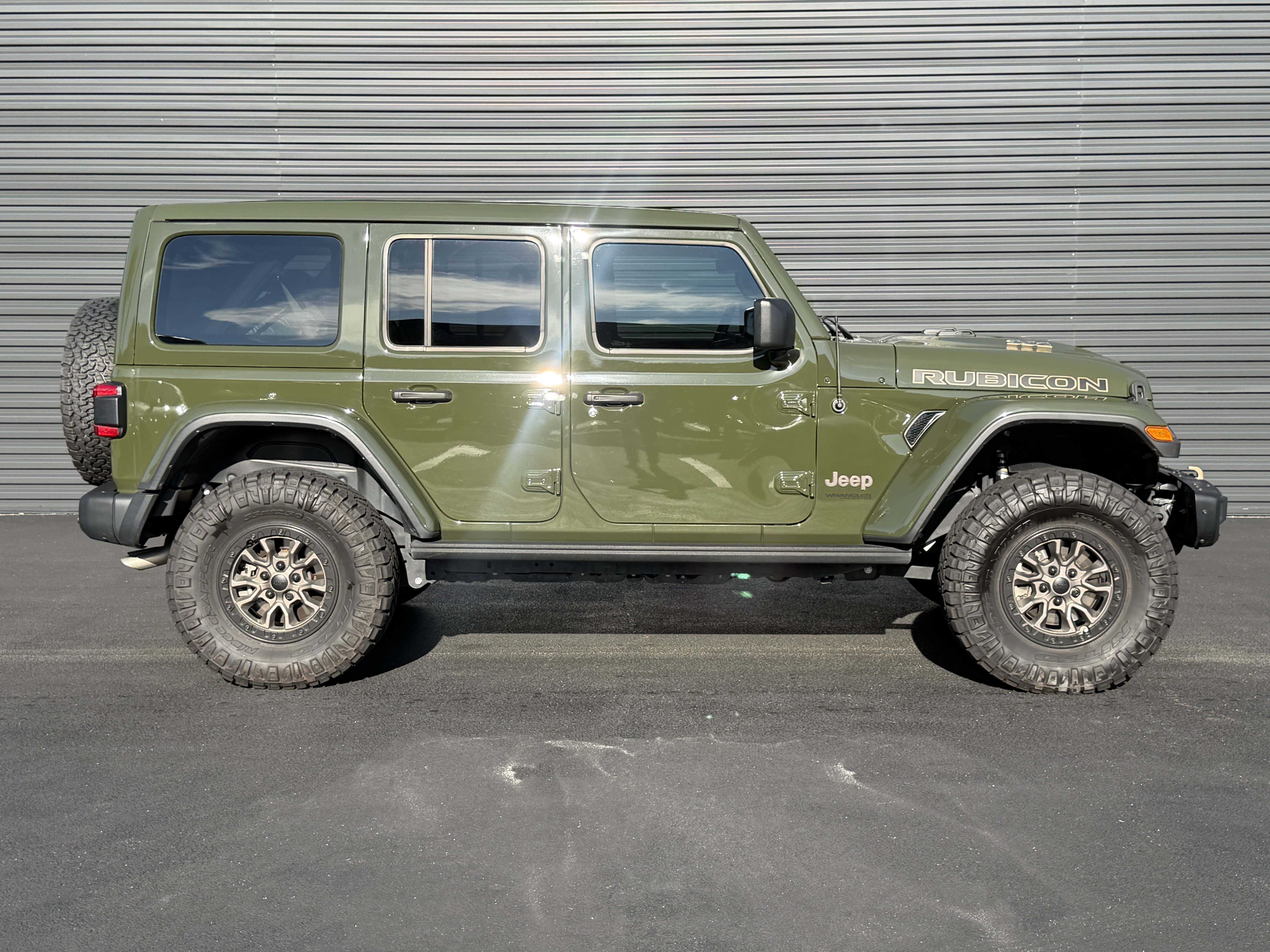 Used 2022 Jeep Wrangler Unlimited Rubicon AWD/4WD image 8