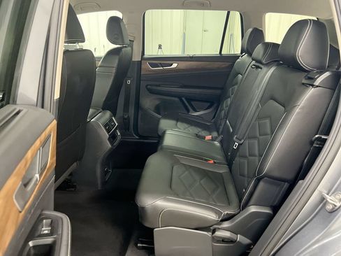 Used 2025 Volkswagen Atlas SE FWD image 21