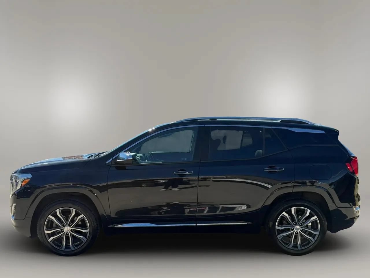 Used 2020 GMC Terrain Denali w/ Denali Premium Package AWD/4WD image 4