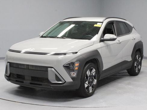 Used 2025 Hyundai Kona SEL FWD image 6