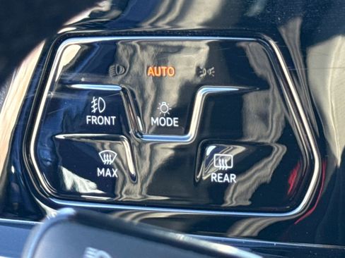 Certified 2022 Volkswagen GTI SE w/ SE Leather Package image 31