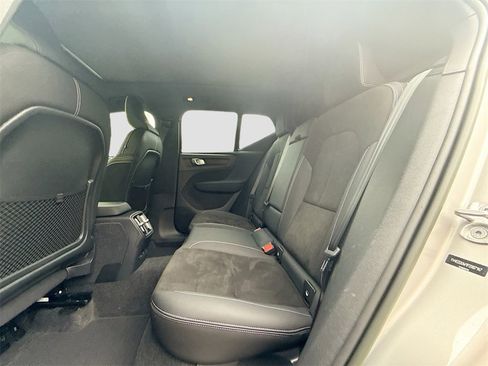 Used 2023 Volvo XC40 Recharge Plus image 26