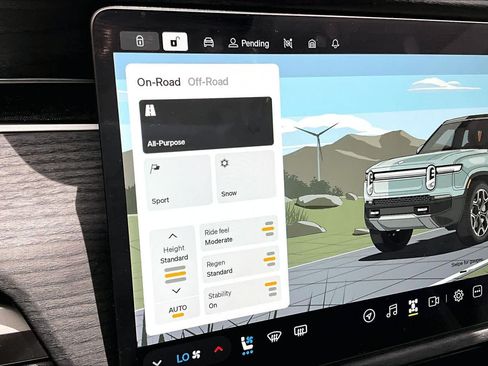 Used 2025 Rivian R1S Adventure AWD/4WD image 32