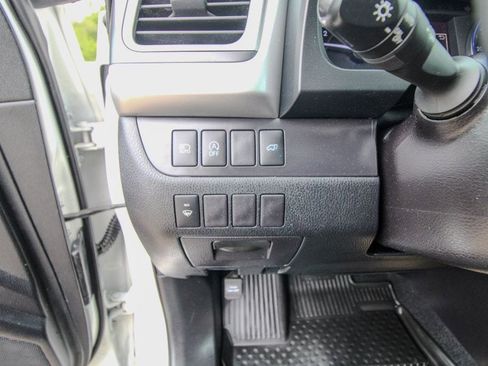 Used 2019 Toyota Highlander SE w/ Nightshade Edition AWD/4WD image 23