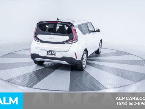 Used 2025 Kia Soul LX image 9