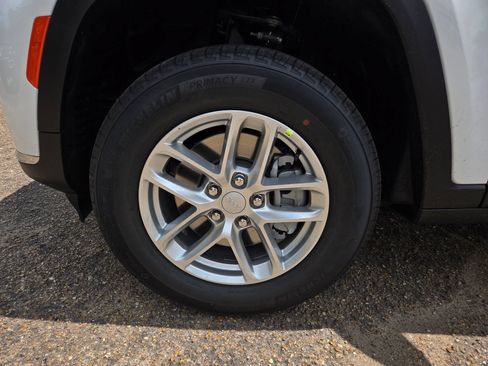 New 2026 Jeep Grand Cherokee L Laredo RWD image 22