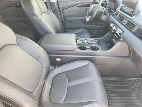 Used 2025 Honda Pilot Touring image 14