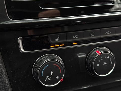 Used 2021 Volkswagen Golf 1.4T TSI image 25