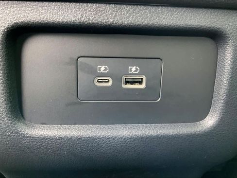 Used 2025 Nissan Pathfinder SV image 32