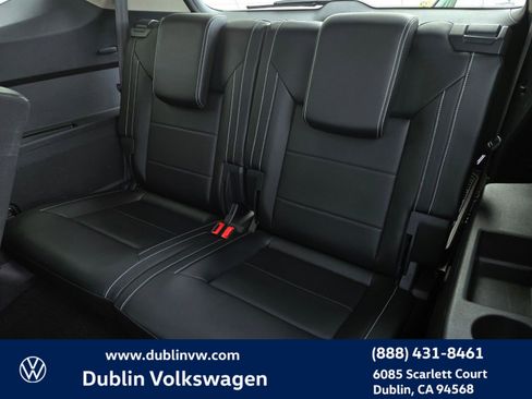 Certified 2022 Volkswagen Atlas SEL R-Line image 13