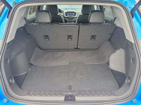 Used 2024 GMC Terrain SLT w/ Infotainment Package II FWD image 10