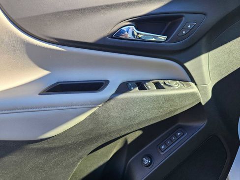 Used 2018 Chevrolet Equinox Premier image 23