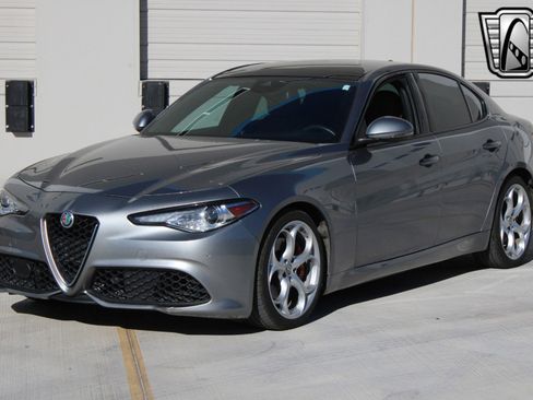 Used 2020 Alfa Romeo Giulia Ti Sport image 2