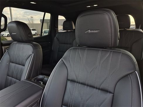 Used 2025 Buick Enclave Avenir w/ Super Cruise Package image 29