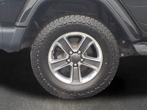 Used 2020 Jeep Wrangler Unlimited Sahara AWD/4WD image 3