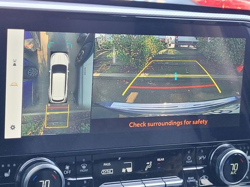 Used 2024 Toyota Highlander Platinum image 28