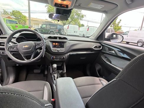 Used 2023 Chevrolet TrailBlazer LS FWD image 14