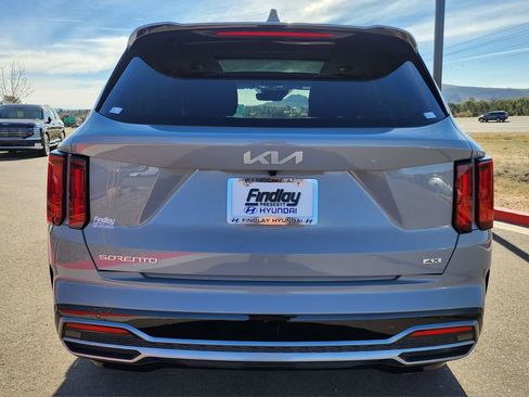 Used 2023 Kia Sorento SX image 4