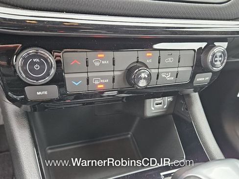 New 2026 Jeep Compass Latitude image 21