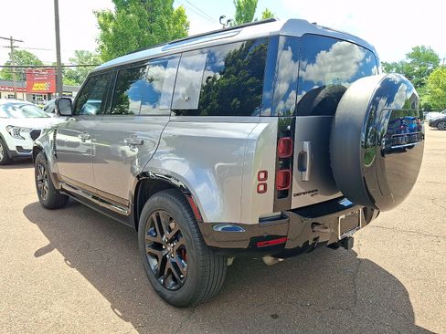 Used 2023 Land Rover Defender 110 X-Dynamic SE AWD/4WD image 4
