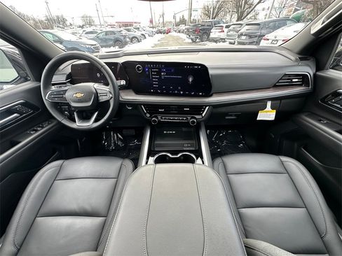 Used 2025 Chevrolet Suburban LT w/ Comfort Package image 26