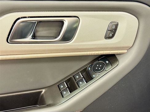 New 2026 Ford Explorer Active w/ Active Comfort Package image 17