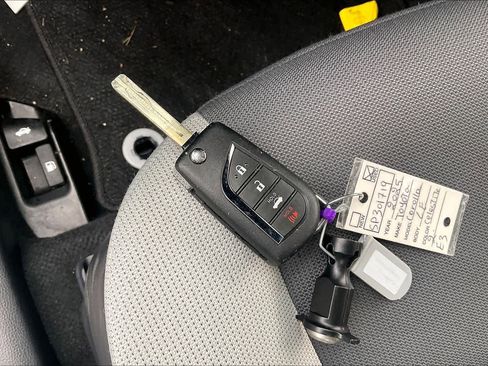 Used 2025 Toyota Corolla LE image 14