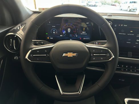 Used 2025 Chevrolet Equinox LT image 9