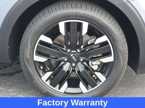 Used 2024 Kia Telluride SX w/ Towing Package FWD image 29