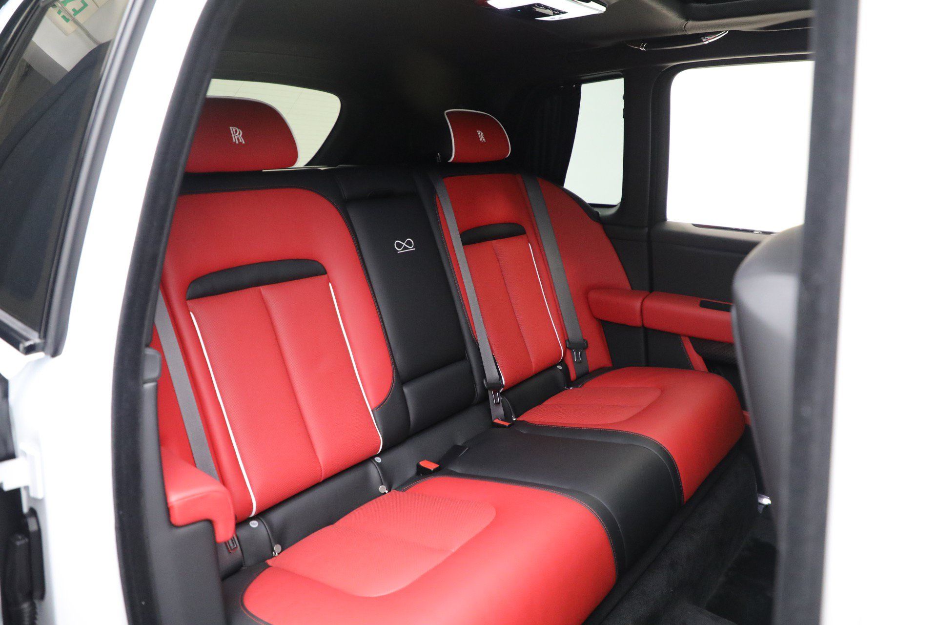 Certified 2025 Rolls-Royce Cullinan Black Badge AWD/4WD image 41
