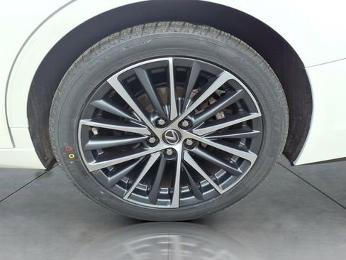 Certified 2024 Lexus ES 350 w/ Premium Package image 18