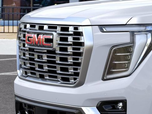 New 2026 GMC Yukon Denali w/ Denali Reserve Package AWD/4WD image 13