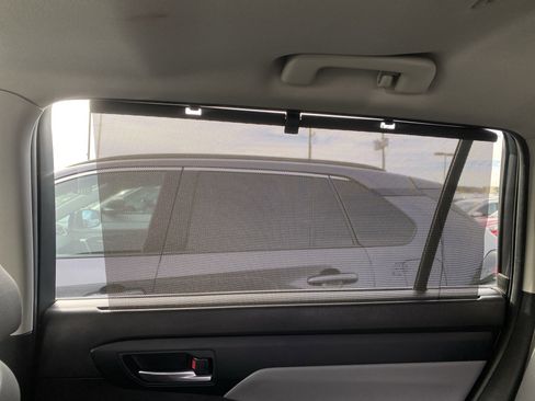 Used 2023 Toyota Highlander XLE image 26