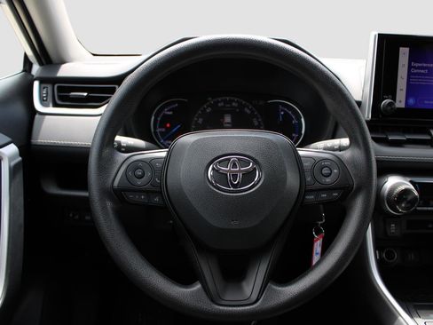 Used 2025 Toyota RAV4 LE AWD/4WD image 28