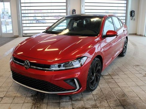 Used 2025 Volkswagen Jetta SE w/ Sunroof Package image 32