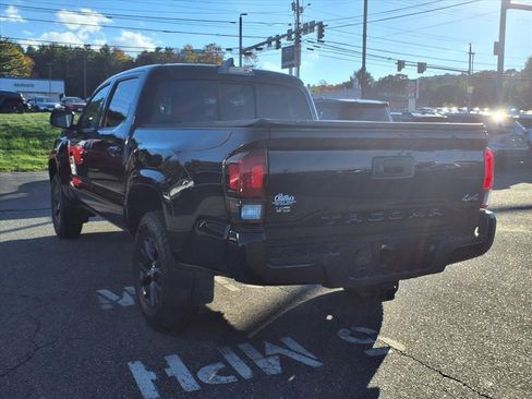 Used 2022 Toyota Tacoma SR image 5