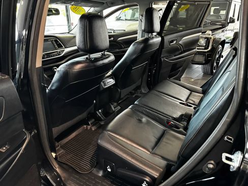 Used 2016 Toyota Highlander XLE AWD/4WD image 18