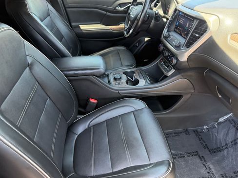 Used 2022 GMC Acadia Denali w/ Denali Ultimate Package FWD image 12
