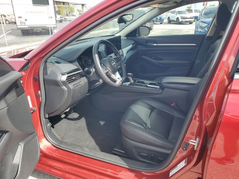 Certified 2024 Nissan Altima 2.5 SR w/ SR Premium Package image 11