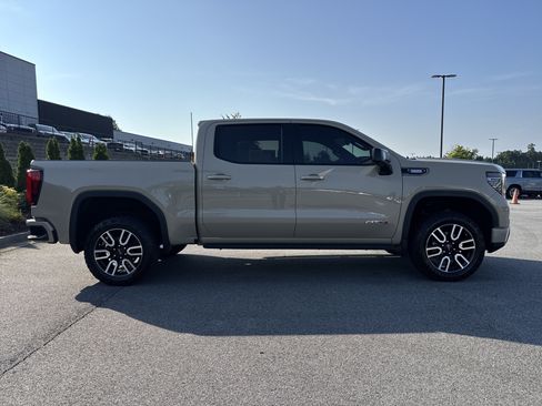 Used 2023 GMC Sierra 1500 AT4 w/ Technology Package AWD/4WD image 11