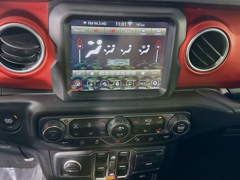 Used 2020 Jeep Wrangler Unlimited Rubicon w/ Uconnect 4C Nav & Sound Group image 18