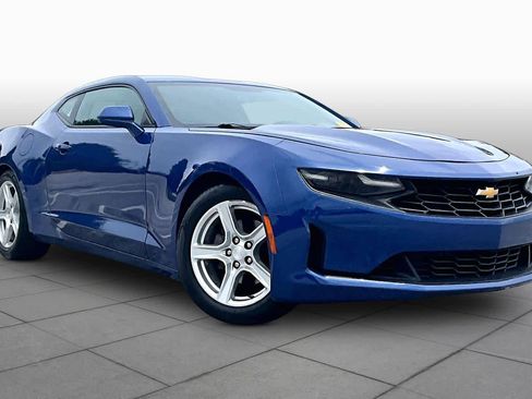 Used 2020 Chevrolet Camaro LT RWD image 3