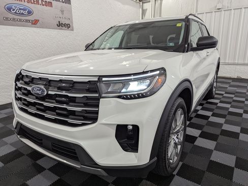 Used 2026 Ford Explorer Active w/ Active Comfort Package AWD/4WD image 3