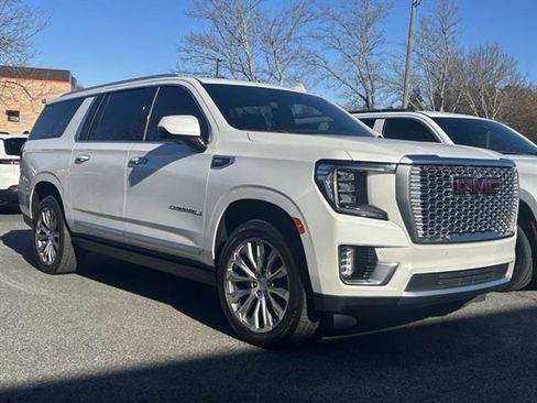 Used 2021 GMC Yukon XL Denali w/ Denali Premium Package image 9