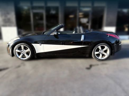 Used 2007 Nissan 350Z Touring image 2