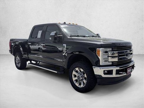 Used 2019 Ford F250 Lariat w/ Lariat Ultimate Package AWD/4WD image 3