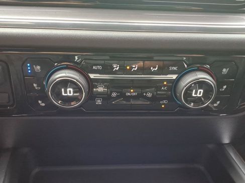 Used 2024 Chevrolet Silverado 2500 High Country w/ High Country Premium Package AWD/4WD image 9