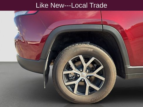 Used 2025 Jeep Grand Cherokee Limited w/ Luxury Tech Group II AWD/4WD image 23