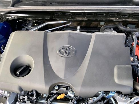 Used 2025 Toyota Camry SE w/ Convenience Package FWD image 32
