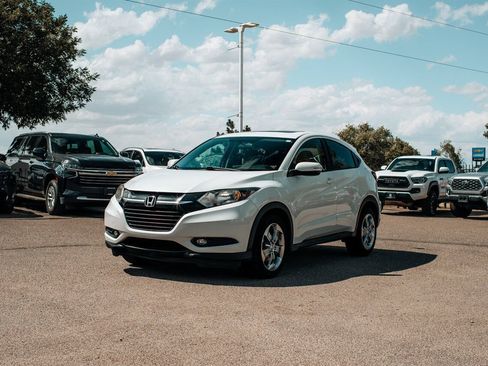 Used 2017 Honda HR-V EX image 3